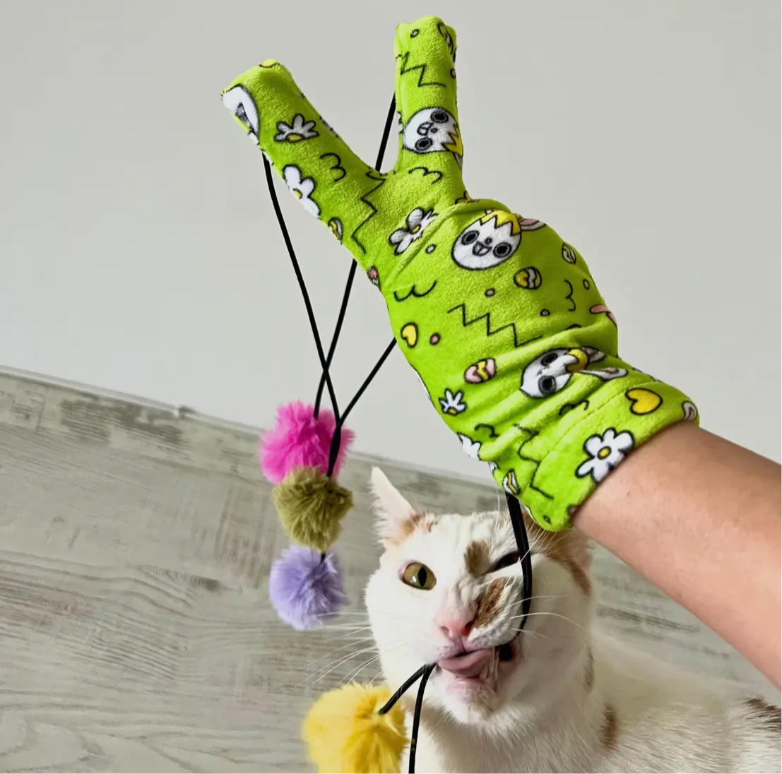 Mymeow Magic GLove, Cat teaser toy